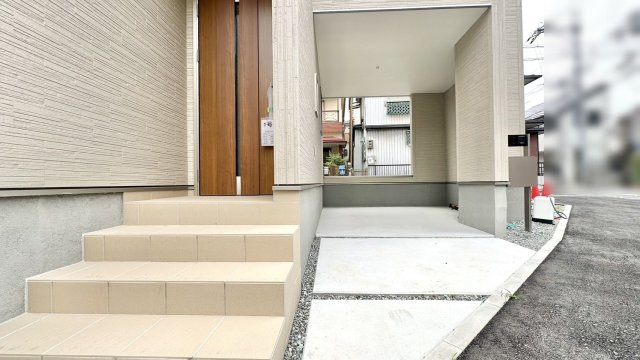 堺市東区引野町　新築戸建の駐車場