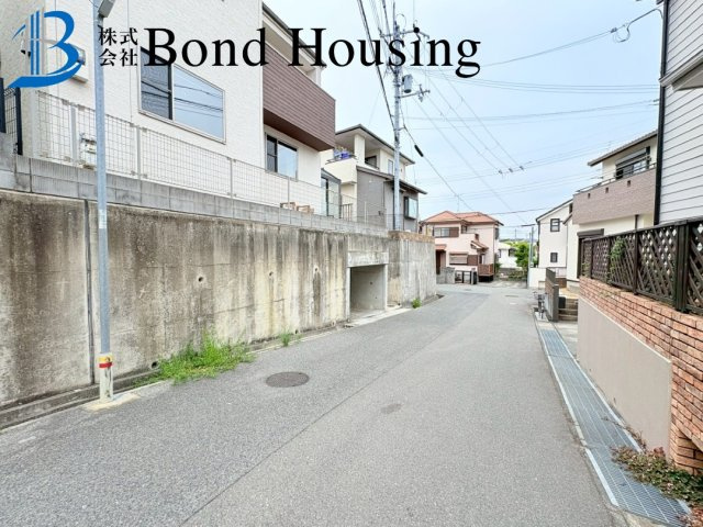 「堀込車庫」「LDK18帖以上」玉津町二ツ屋 築16年の前面道路含む現地写真