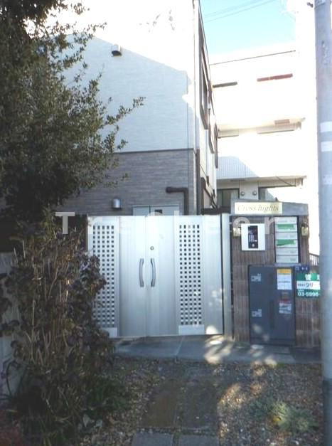 クロスハイツRのエントランス