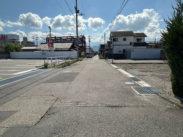 若水町1丁目　事業用地の前面道路含む現地写真