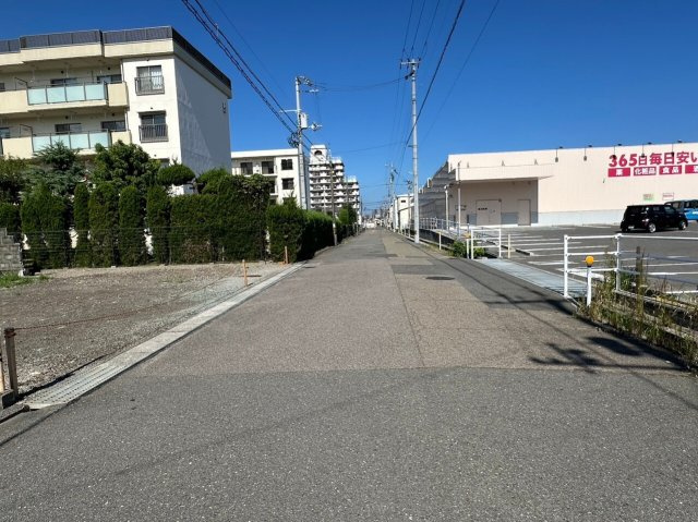 若水町1丁目　事業用地の前面道路含む現地写真