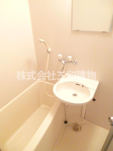 神勇ビルの浴室