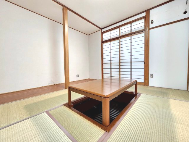 長岡京市今里川原の和室|1階 床の間付きの和室です（約6帖）