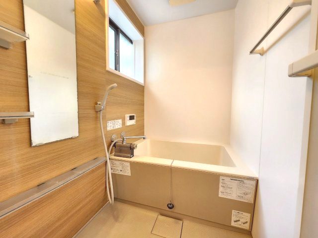 長岡京市今里川原の浴室|オートバスで、お風呂の準備もラクラク♪
浴室で過ごす時間が、癒しのひとときに。