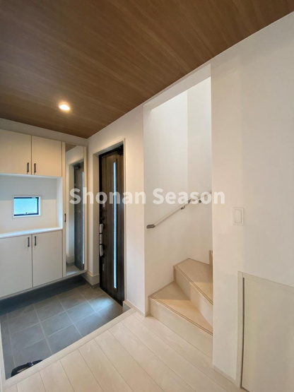 【玄関】 | たっぷり収納できるシューズBOXがあり、いつでも整理整頓された玄関に◎