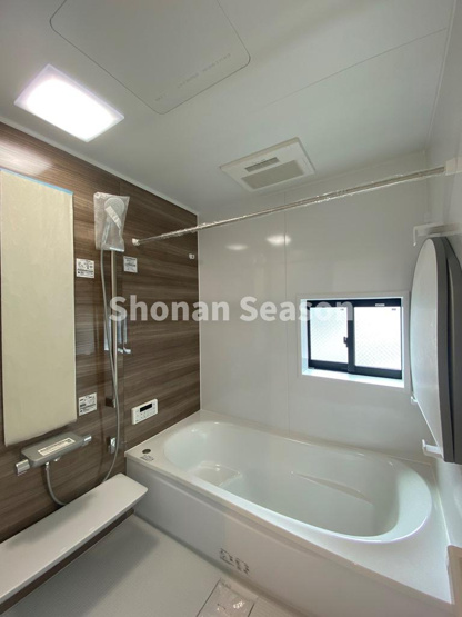 【浴室】 | 浴室乾燥機搭載で、雨の多い季節の洗濯物を乾かしてくれます◎