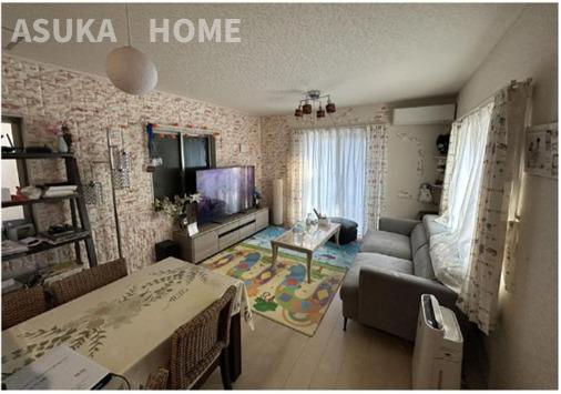 別所中里台中古戸建の居間・リビング|リビングです