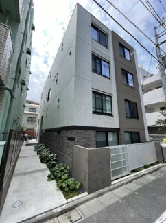 【外観】 | 鉄筋コンクリート造のがっちりとした建物。