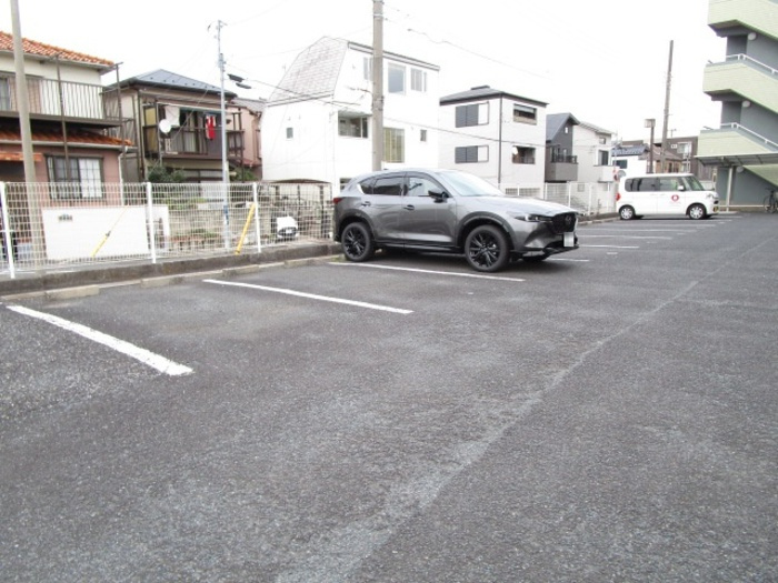 メゾンラフォーレⅡの駐車場