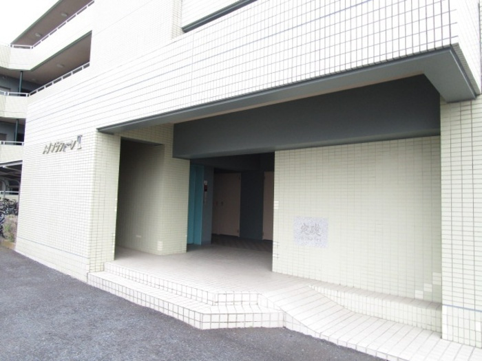 メゾンラフォーレⅡのエントランス