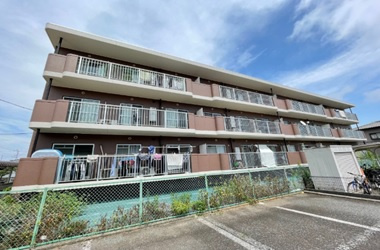 富士宮市黒田の一棟マンションの外観