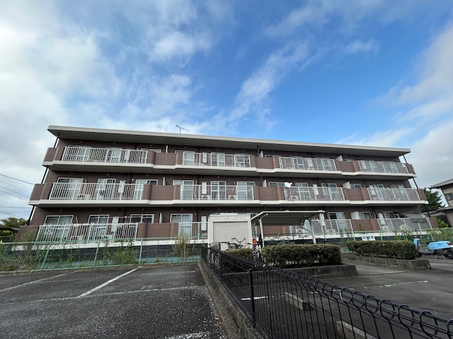 富士宮市黒田の一棟マンションの外観
