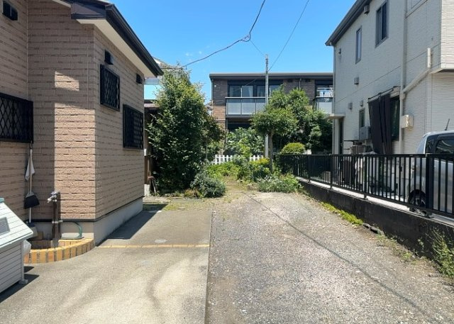 【外観】 | 土地の面積＝住宅面積ではありません。建ぺい率の問題などで、土地のある場所によって住宅を建てられる面積は限られています。高さもしかり、「土地」という言葉の中には、建築条件も含まれると考えておきましょう。