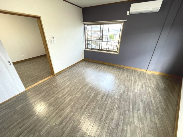 【寝室】 | 広くて明るい寝室