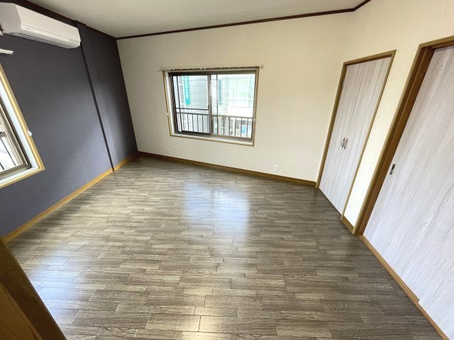 【寝室】 | 広くて明るい寝室