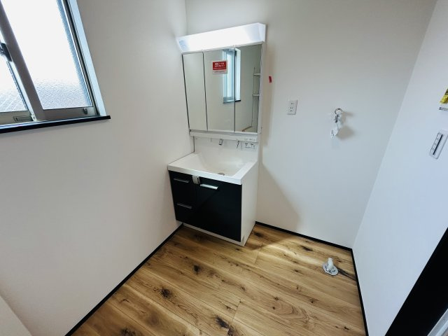 ◆完成済み◆汲沢5丁目 新築戸建 3980万円の独立洗面台