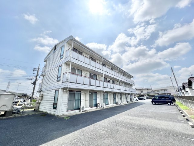 四街道市鹿渡のアパートの外観