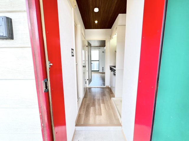 四街道市鹿渡のアパートの玄関