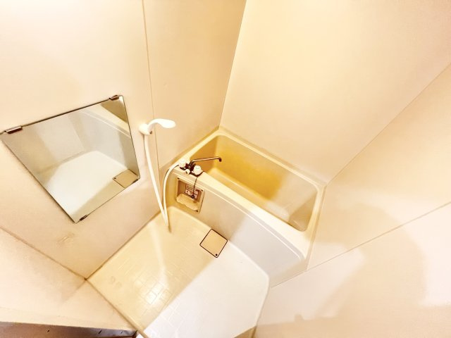 四街道市鹿渡のアパートの浴室