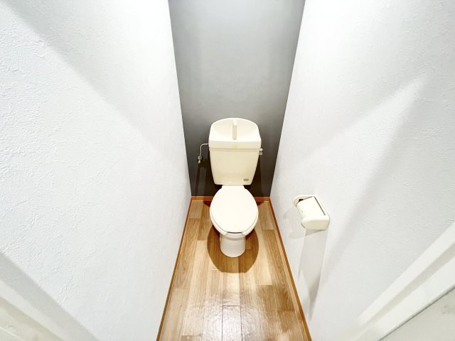 四街道市鹿渡のアパートのトイレ