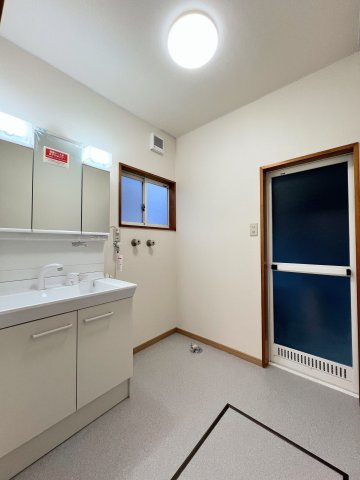 米沢市吹屋敷町　中古住宅の独立洗面台