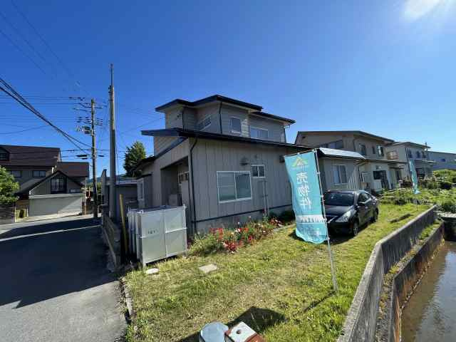 米沢市吹屋敷町　中古住宅の前面道路含む現地写真