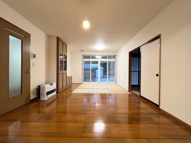 米沢市吹屋敷町　中古住宅の居間・リビング