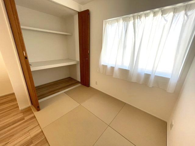 廿日市市対厳山二丁目　№35780の和室|1階　3帖
リビング横なので
マルチに使えるスペースです。