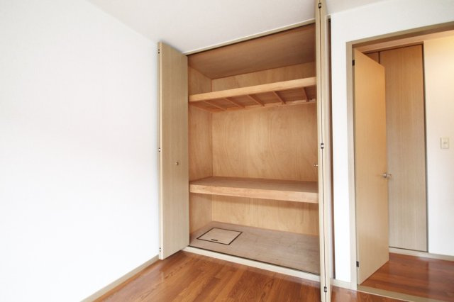 カーサアゼリアAの収納|大きなものも収納できそうです