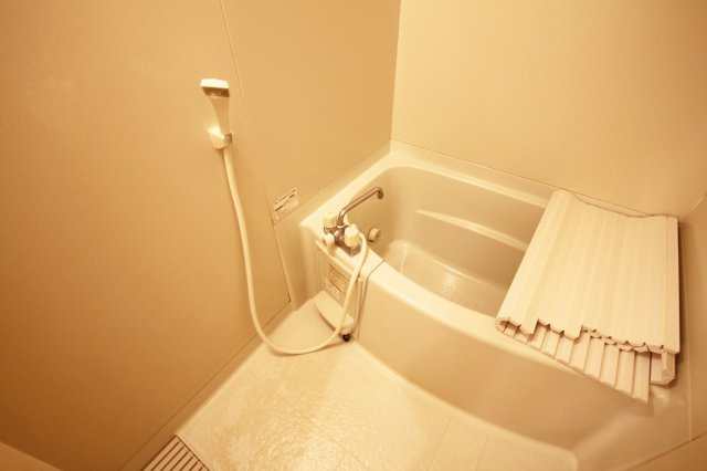 カーサアゼリアAの浴室|コンパクトで使いやすいお風呂です