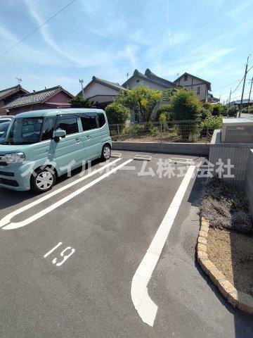 メゾン・ド・エールの駐車場