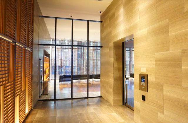 ブランズタワー御堂筋本町のエントランス