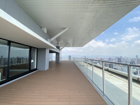 ブランズタワー御堂筋本町のロビー