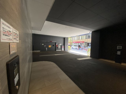 ブランズタワー御堂筋本町の駐車場