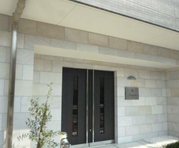 ライジングプレイス浅草五番館のエントランス