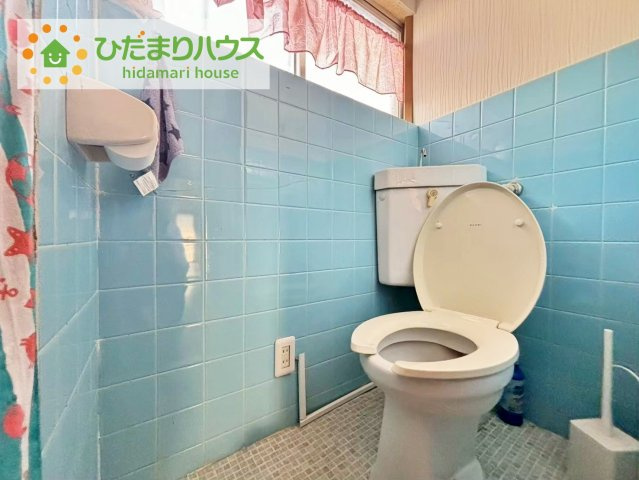 日立市宮田町2丁目　中古戸建のトイレ|小窓が付いているので、トイレも明るい空間になっております♪