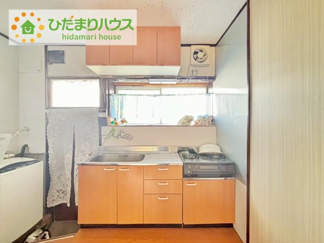 日立市宮田町2丁目　中古戸建のキッチン|ワイドなキッチンスペースなので、2品、3品同時に作れちゃいますね( *´艸｀)