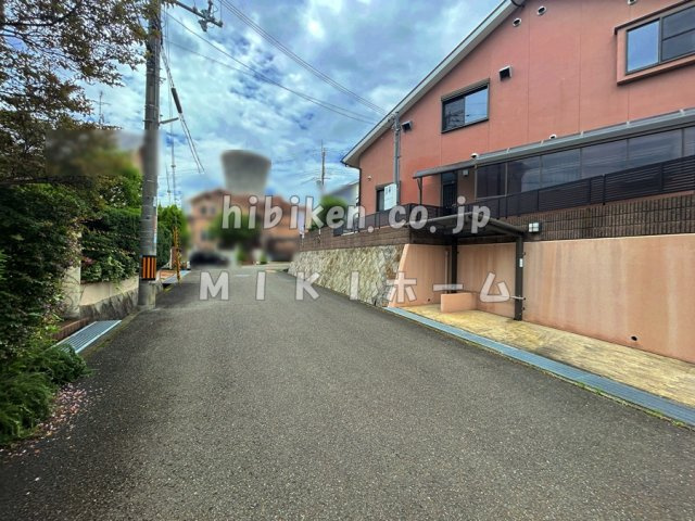 箕面市小野原西３丁目　中古戸建の前面道路含む現地写真