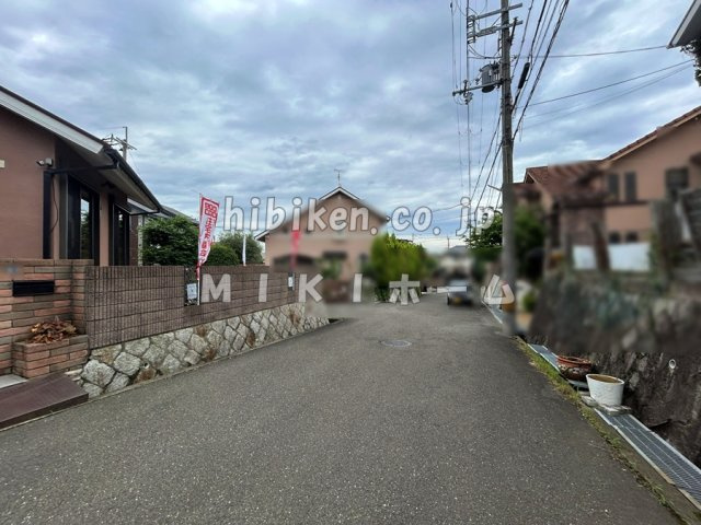 箕面市小野原西３丁目　中古戸建の前面道路含む現地写真