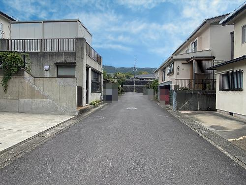 岩倉中在地町 中古テラスの前面道路含む現地写真