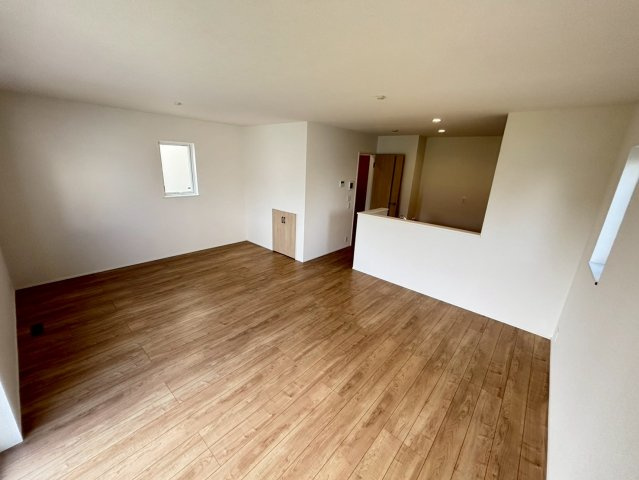 北葛飾郡松伏町　田中3丁目　新築戸建　全8棟の居間・リビング|居間です