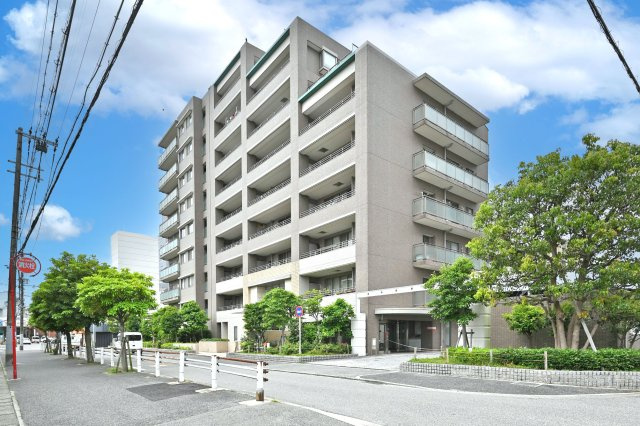 ステイツ尼崎西難波ガーデンズの外観|阪神「出屋敷」駅徒歩10分×南向き専有面積約70㎡の3LDK！2025年4月室内リフォーム済で綺麗なお部屋に生まれ変わりました◎即日ご案内可能です。皆様からのご連絡を心よりお待ちしております。