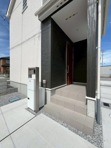 北葛飾郡松伏町　田中3丁目　新築戸建　全8棟の玄関|落ち着いた玄関です