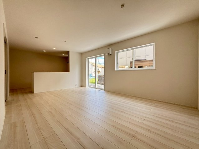 北葛飾郡松伏町　田中3丁目　新築戸建　全8棟の居間・リビング|ゆったりとしたリビングです