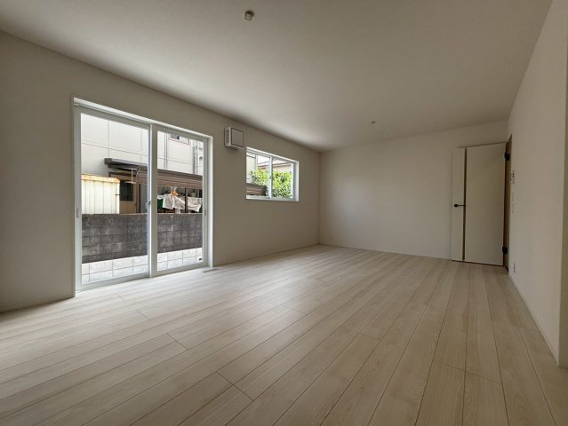 北葛飾郡松伏町　田中3丁目　新築戸建　全8棟の居間・リビング|ゆったりとした居間です