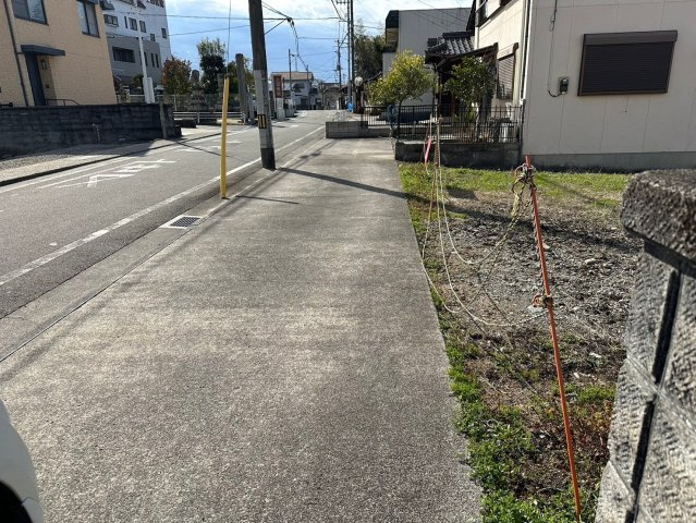 中村1丁目　売土地の前面道路含む現地写真