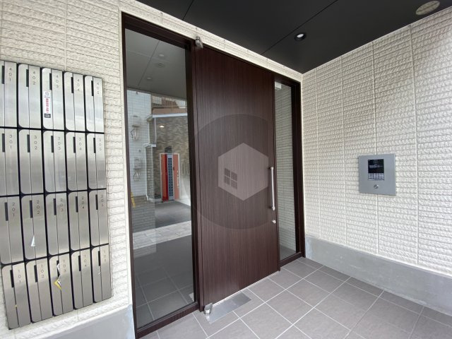 ファンライフ小阪のエントランス
