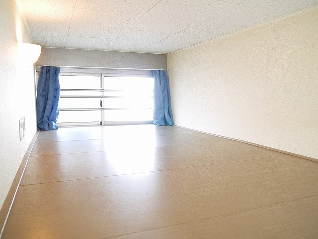 レオパレス冨田Ⅲの設備|ロフト付き。窓があるので空気入れ替えも可能。