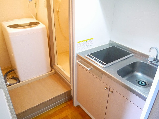 レオパレス冨田Ⅲのキッチン|コンパクトなキッチンで掃除もラクラク