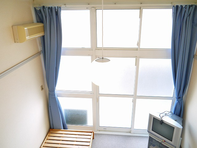 レオパレス冨田Ⅲの洋室|落ち着いた色調の洋室です